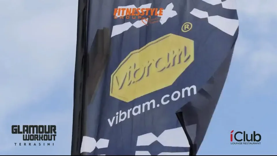 Bandiera di Fitnesstyle iClub in un frame dello spot a Terrasini
